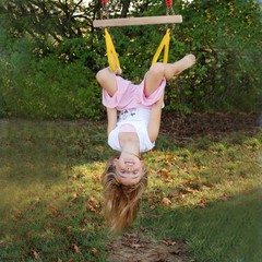 PELLOR Playground Children’s Wooden Trapeze Swing Bar with Plastic Gym Rings Swi