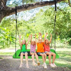 Goplus 700lbs Giant 60″ Platform Tree Swing Outdoor w/ 2 Hanging Strap Green