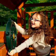 Gorilla Playsets 07-0015-G Large Ships Wheel with 18.5″ Diameter Swing Set Acces