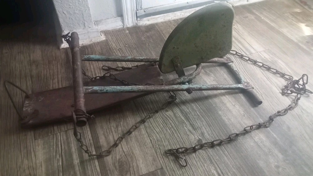 ANTIQUE Metal Play Swing Horse Head Chains Rustic Outdoor Play RARE 30″x18″x14″