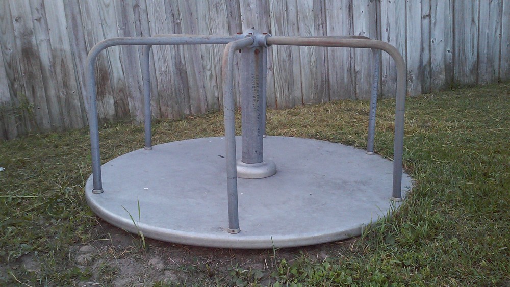 METAL MERRY GO ROUND – 5 FOOT – BALL BEARING – GREASE FITTING – PLAYGROUND